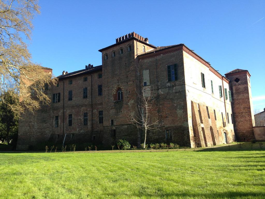 Castello Sannazzaro B&B Giarole ภายนอก รูปภาพ